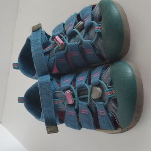 Girl's Keens Big Kid size 2, Newport style